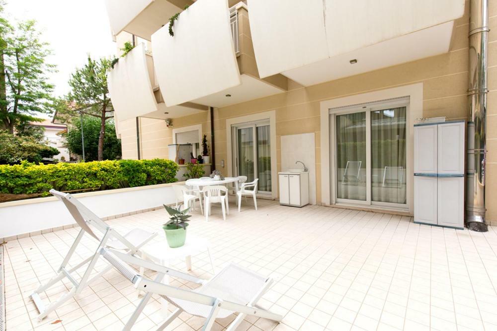 Aparthotel England Riccione Exterior foto