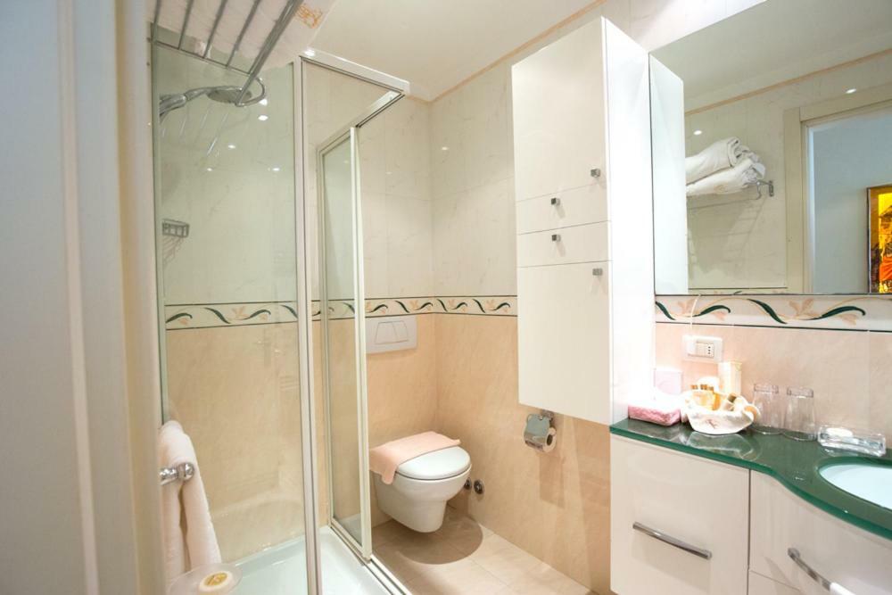 Aparthotel England Riccione Exterior foto