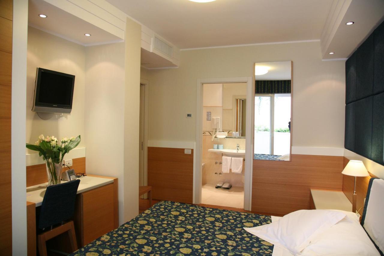 Aparthotel England Riccione Exterior foto